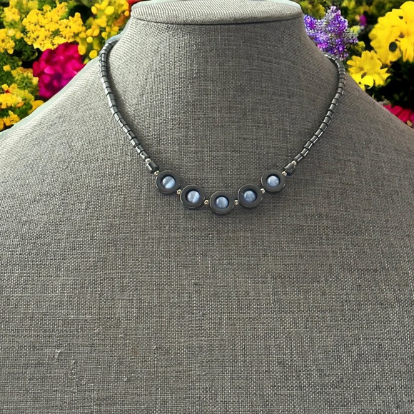 Jewelry - Vintage hematite bead necklace